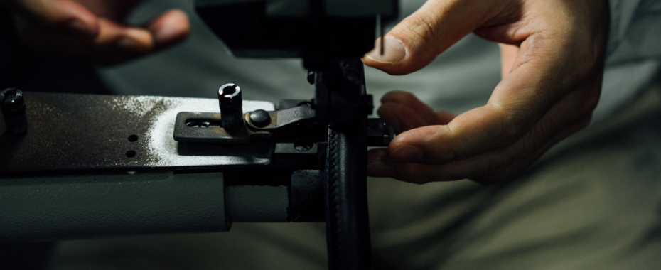 野球グローブ縫製技術と素材で丈夫なつくりに