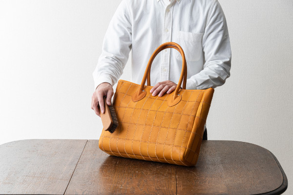 レザーケア ブラッシング