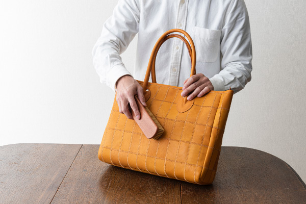 レザーケア ツヤ出し