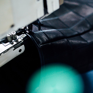 独自の製造システムで“道具”としての使いやすさを追求し、お客様に飾ることなく提供したい。だからこそ実現した価格です。