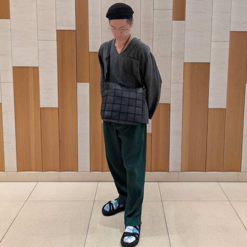 スタッフコーデ 軽量ショルダーバッグ