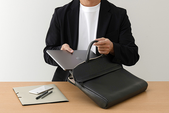 ビジネスバッグ 自分の最適なツールに合わせたサイズ展開