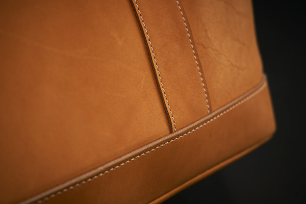 最高級グラブレザーを使ったレザーバッグ