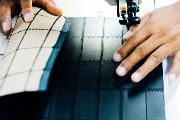 レザートートバッグ 上質なグラブレザーを活かしたアップサイクル