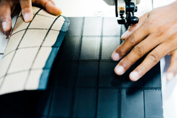 レザートートバッグ 上質なグラブレザーを活かしたアップサイクル