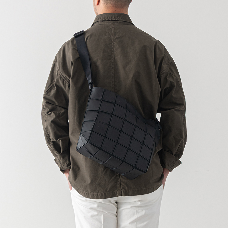 PANELシリーズ 軽量ショルダーバッグ