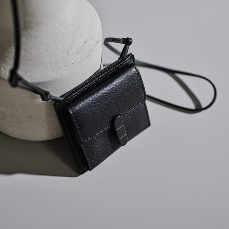 【新品・未使用】TOMOE トモエ ネックウォレット UTILITYケース ネックウォレット｜UTILITY_CDC｜革・レザーバッグのTOMOE(トモエ)公式